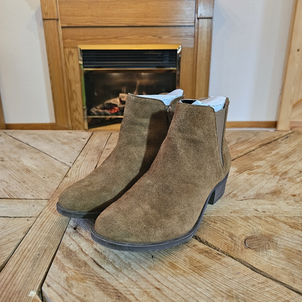 Kensie Womens Gazelle Suede ankle boots brown Womens US size 10